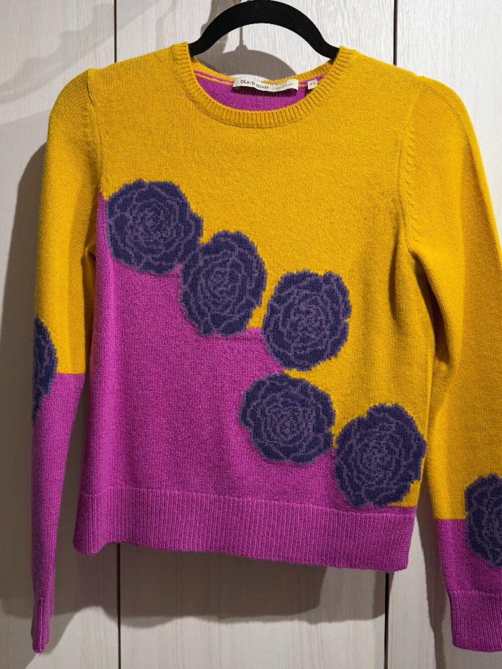 EUC Black goat cashmere bright floral crewneck sweater XS